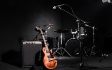 electric-guitar-image-with-drum-set